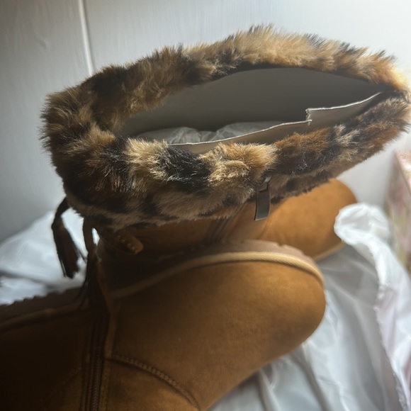 Cheetah Girls Winter Boots New, Size 2M, Tasseled inBack with Bow. Non-Smoking. - Picture 7 of 9